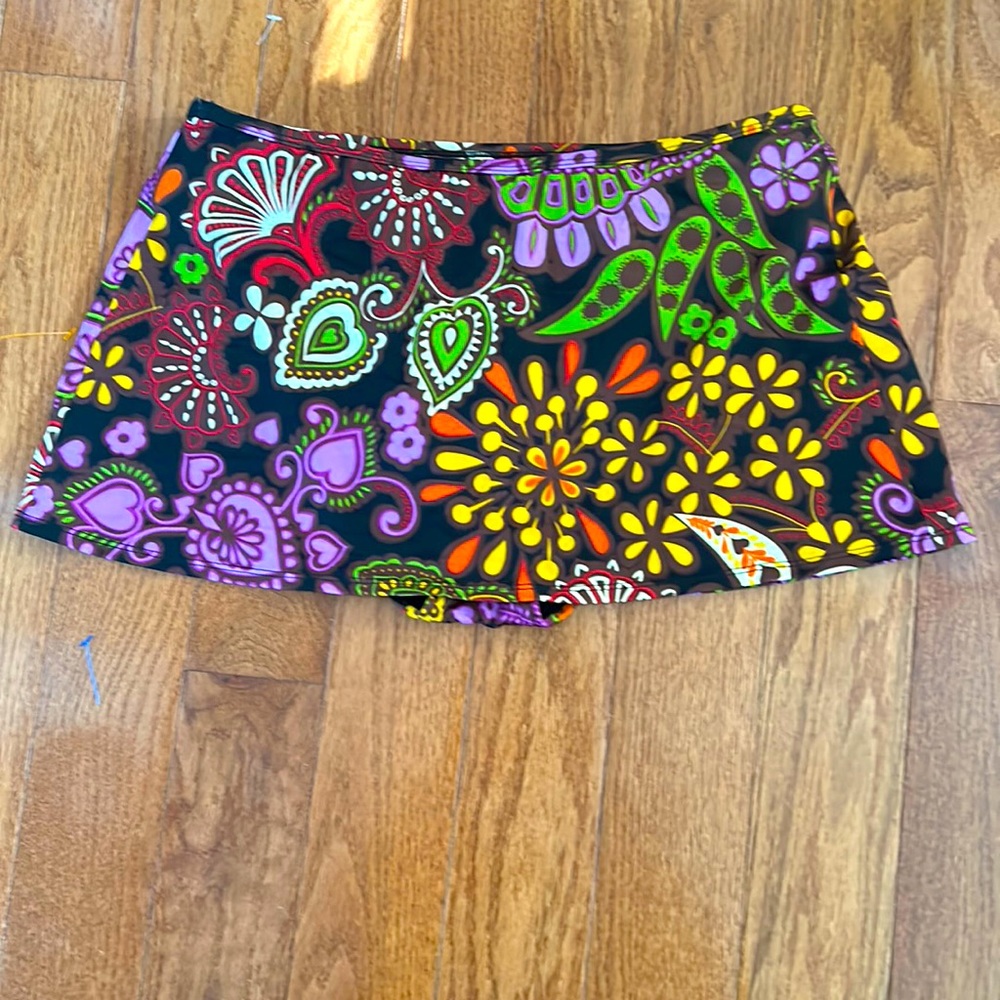 VICTORIA SECRET BOHO PRINT BIKINI BOTTOM WITH COVER UP IN SIZE MEDIUM